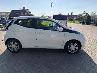 Toyota Aygo 1.0 VVT-i x-play picture 6