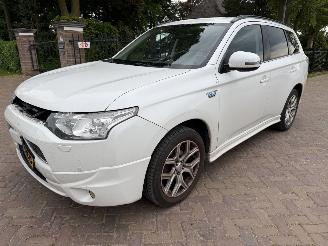 škoda osobní automobily Mitsubishi Outlander 2.0 PHEV Instyle 2014/10