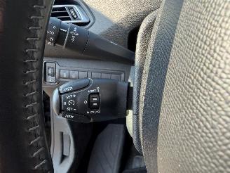 Peugeot 308 1.6 BlueHDI Blue Lease Pack picture 14