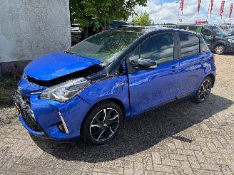 krockskadad bil auto Toyota Yaris 1.5 hybrid clima/velgen 2017/10