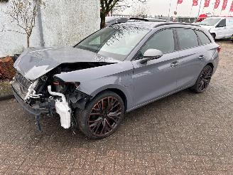 krockskadad bil auto Cupra Leon 1.4 hybride 2023/4