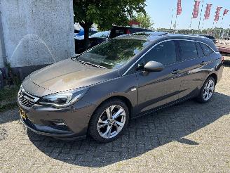 Vaurioauto  passenger cars Opel Astra 1.0t automaat 2016/7