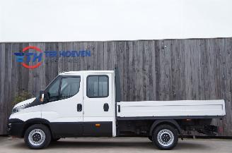 krockskadad bil auto Iveco Daily 35S12 2.3 HPi Dubbele Cabine Open Laadbak Trekhaak 85KW Euro 6 2017/1
