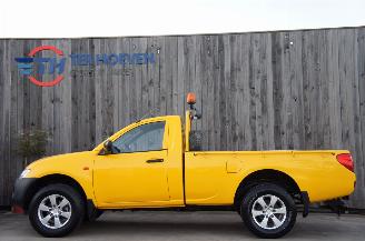 skadebil auto Mitsubishi L-200 2.5 DI-D Single Cab 4X4 2-Persoons Diff Lock 100KW Euro 4 2008/6