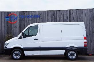 Schadeauto Mercedes Sprinter 313 CDi L1H1 Airco Camera 2-Persoons Trekhaak 95KW Euro 5 2015/2