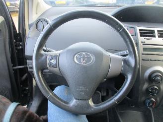 Toyota Yaris 1.3 VVTi Comfort 5drs picture 19