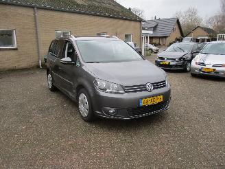 Voiture accidenté Volkswagen Touran 1.2 TSI HighL BleuM REST BPM 400 EURO !!!! 2012/5