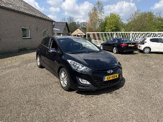 Vaurioauto  passenger cars Hyundai I-30 1.6 GDI i-Motion Pl. REST BPM €500,-!!! 2015/8