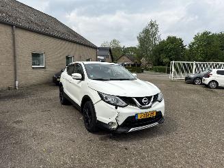 uszkodzony samochody osobowe Nissan Qashqai 1.2 Acenta 2014/3
