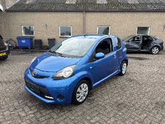 Toyota Aygo DYNAMIC BLUE picture 3