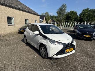 škoda osobní automobily Toyota Aygo 1.0 VVT-i x-play 2015/2