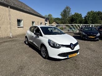 krockskadad bil auto Renault Clio 0.9 TCe Authentique 2014/1