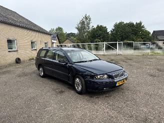 Voiture accidenté Volvo V-70 2.4 Comfort Line 2004/6