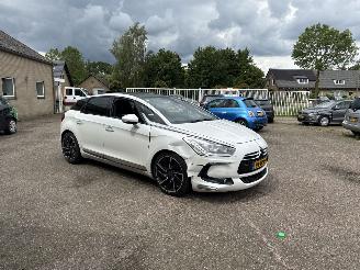 damaged passenger cars Citroën DS5 2.0 HDi Sport Chic REST BPM €700,-!!! 2012/3