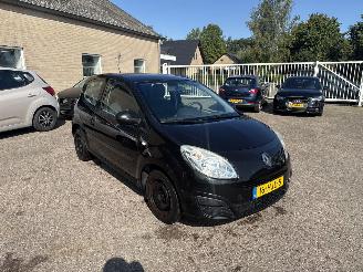 damaged passenger cars Renault Twingo 1.2 Authentique 2008/12