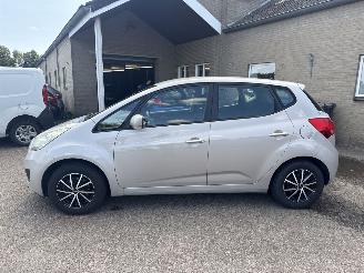 Kia Venga 1.4 CVVT X-ecutive picture 4