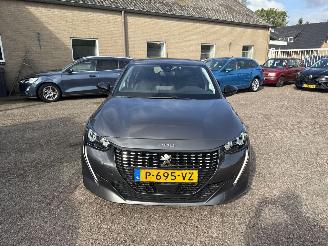 Peugeot 208 1.2 PT Active Pack picture 2
