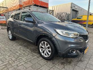 damaged passenger cars Renault Kadjar 1.2 TCe Intens 2016/9