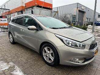 Vaurioauto  passenger cars Kia Cee d 1.6 GDI Plus Pack 2012/10