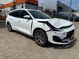 Unfallwagen Ford Focus 1.0 EcoBoost Hybrid Titanium 2024/8