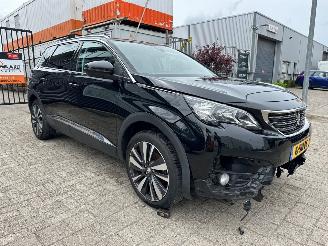 uszkodzony samochody osobowe Peugeot 5008 1.2 PureTech Blue Lease Premium 2019/9
