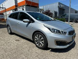 uszkodzony samochody osobowe Kia Cee d 1.0 T-GDi Design Edition 2018/6