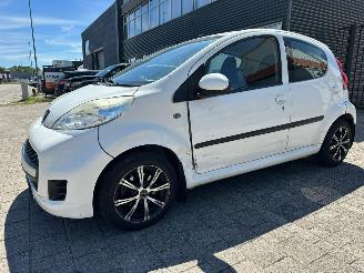 Peugeot 107 1.0-12V XS picture 3