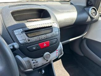 Peugeot 107 1.0-12V XS picture 12