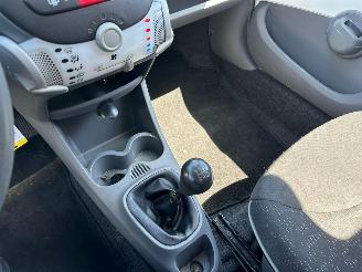 Peugeot 107 1.0-12V XS picture 11