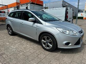 skadebil auto Ford Focus Wagon 1.0 EcoBoost Edition 2013/12