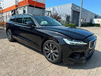 damaged passenger cars Volvo V-60 2.0 T6 Recharge AWD Inscription 2020/10