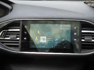 Peugeot 308 1.2 PureTech Blue Lease GT picture 22