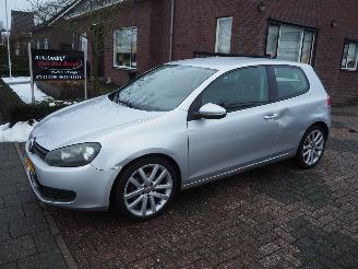 Schadeauto Volkswagen Golf 1.6 TDI Trendline 2010/1