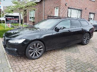 Schadeauto Volvo V-90 2.0 B4 R-Design Motorschaden 2021/5