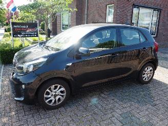 krockskadad bil auto Kia Picanto 1.0 MPi DynamicLine 2020/2