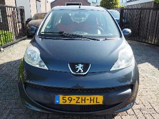 Peugeot 107 1.0-12V XS Urban Move picture 2