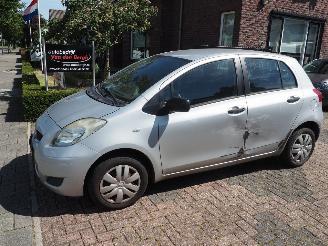 krockskadad bil auto Toyota Yaris 1.0 VVTi Acces 2010/5
