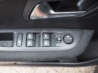 Peugeot 208 1.2 PureTech Active Pack Automaat picture 26