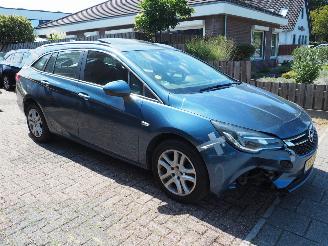 Opel Astra 1.6 CDTI Business+ Automaat picture 3
