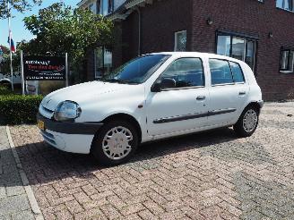 Coche accidentado Renault Clio 1.2 MTV 2000/2