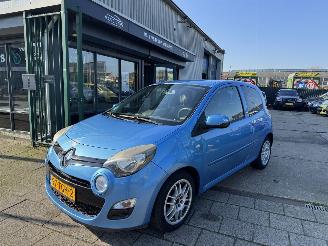 damaged passenger cars Renault Twingo 1.2 16V AIRCO 2012/1