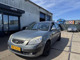 Schadeauto Kia Rio 1.4 AIRCO AUTOMAAT 5-DRS 2006/8