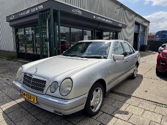 Damaged car Mercedes E-klasse E290 Turbo Diesel Automaat Leer 1997/6