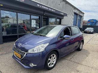 krockskadad bil auto Peugeot 208 1.2 VTI AIRCO 2014/3