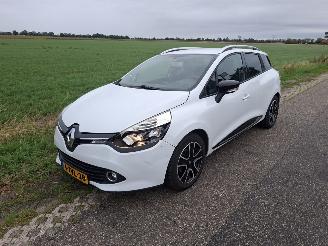 Vaurioauto  passenger cars Renault Clio ESTATE TCe 2014/5