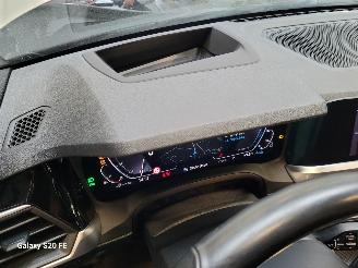 BMW 3-serie 330e Limo 215-KW Automaat M-SPORT picture 17