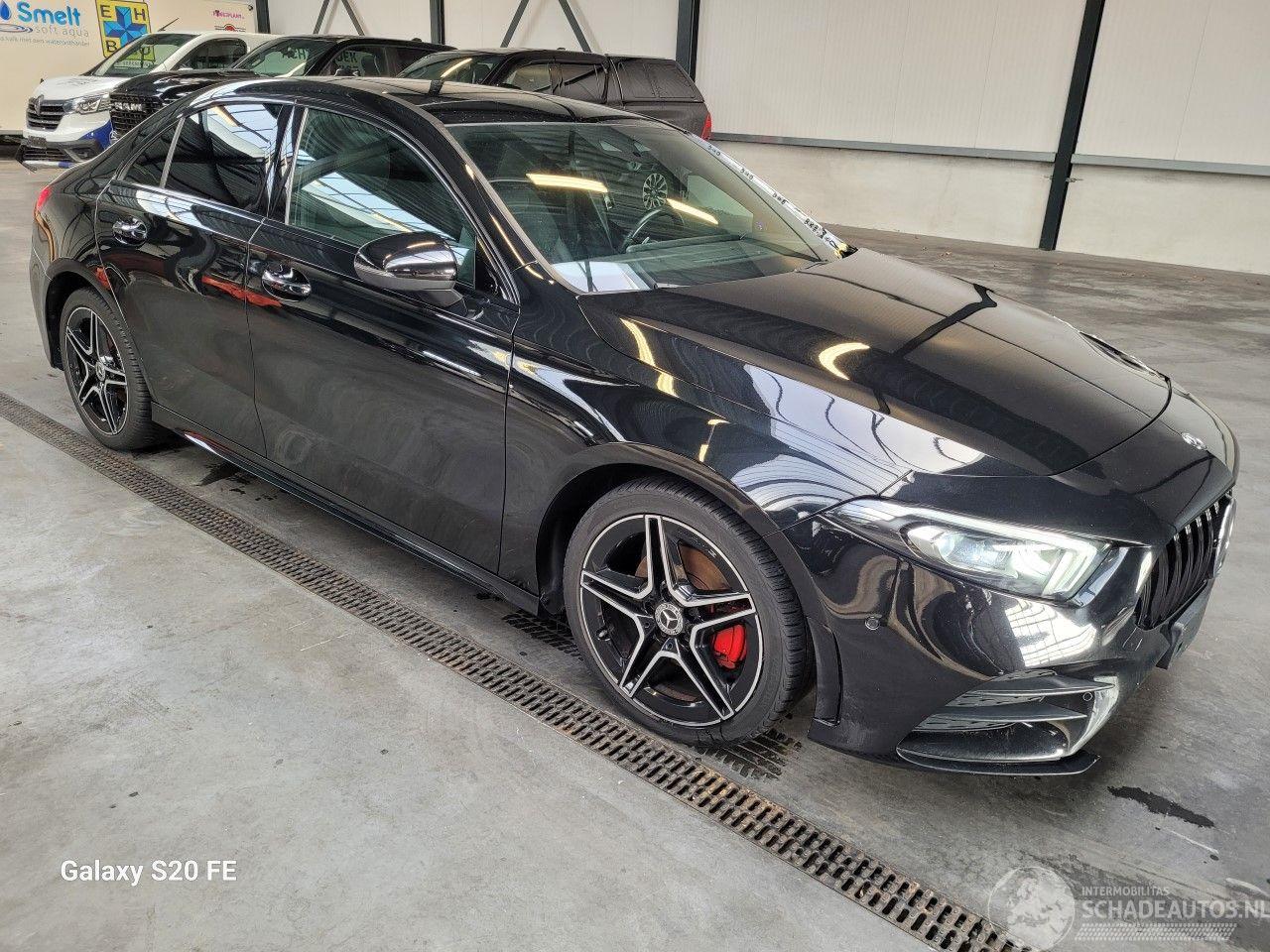 Mercedes A-klasse 180d Limo 85-KW Automaat AMG Panoramadak