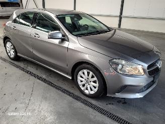 krockskadad bil auto Mercedes A-klasse 180 Automaat 90-KW 5drs Urban 2018/2
