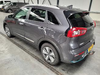 Kia Niro Plug-In-Hybrid 1.6 GDi 77-KW Automaat picture 2