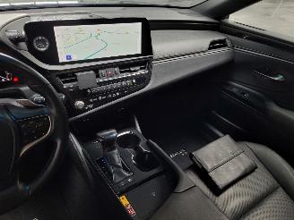 Lexus ES 300h Hybrid 160-KW Automaat picture 22